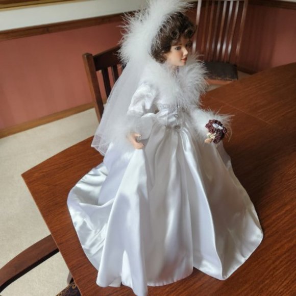The Ashton-Drake Galleries' "Winter Romance" Porcelain Bride Doll - Picture 4 of 7